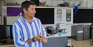 A man speaking to a classroom